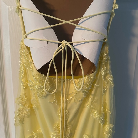 PROM SEASON! Make an offer!
Gorgeous yellow gown - Picture 6 of 13